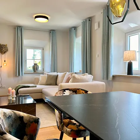 Loewenherz Homes Hideaway - Luxury Retreat - Highspeed Wlan - Panoramalage Lägenhet Stephanskirchen